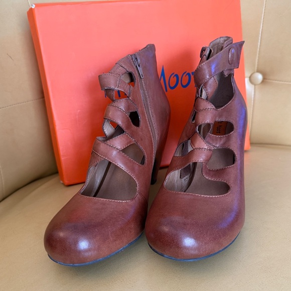 ✨ Miz Mooz Tillman Cutout Heel Booties — Whiskey Brown Pumps — Size 9 — NEW ✨ - Picture 7 of 10